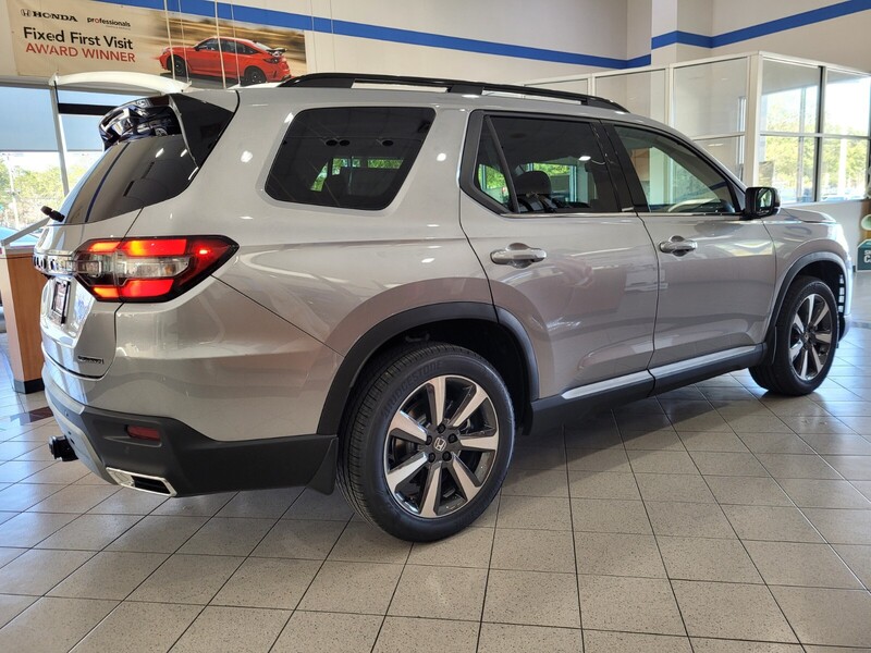 2025 Honda Pilot Touring photo 4