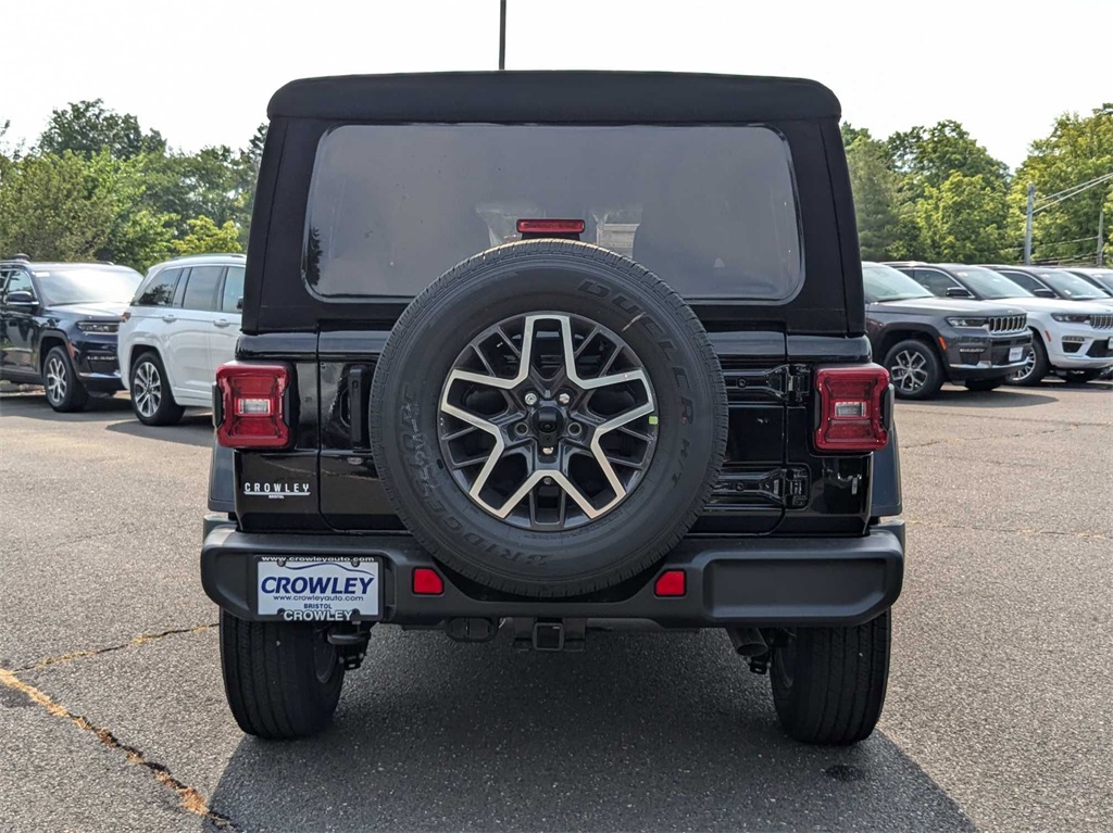 2024 Jeep Wrangler Sahara photo 4