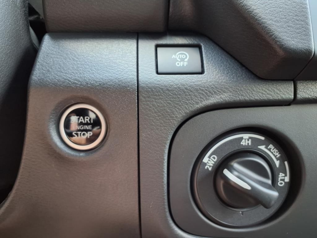 2025 Nissan Frontier PRO-4X photo 18