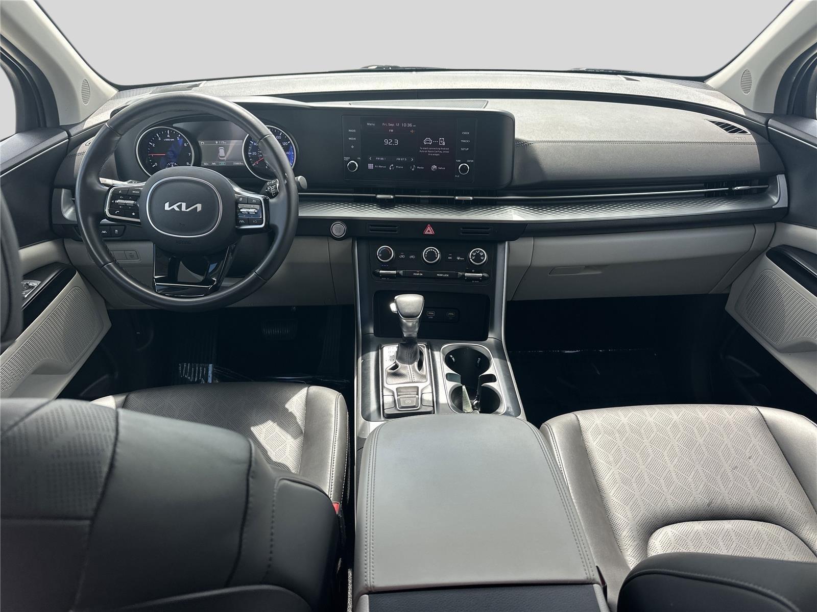2024 Kia Carnival LX photo 17