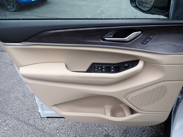 2025 Jeep Grand Cherokee Limited photo 13