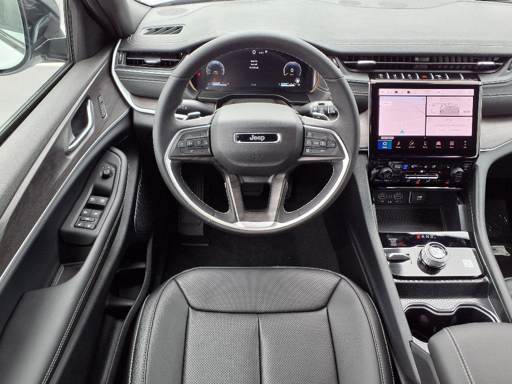 2025 Jeep Grand Cherokee Limited photo 4