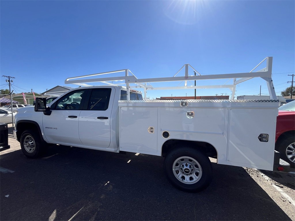 2025 Chevrolet Silverado 2500HD photo 2