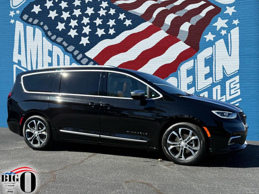 2026 Chrysler Pacifica Pinnacle's photo