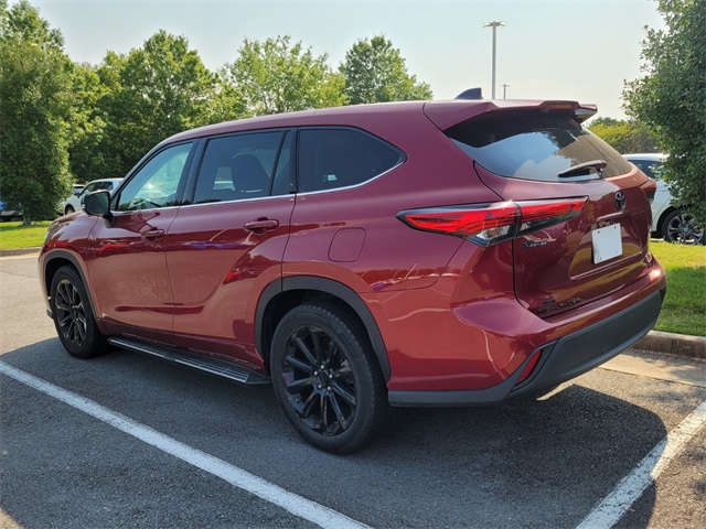 2022 Toyota Highlander LE photo 2