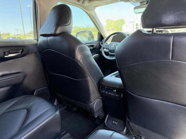 2022 Toyota Highlander XLE photo 13