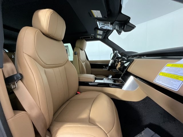 2025 Land Rover Range Rover SE photo 6