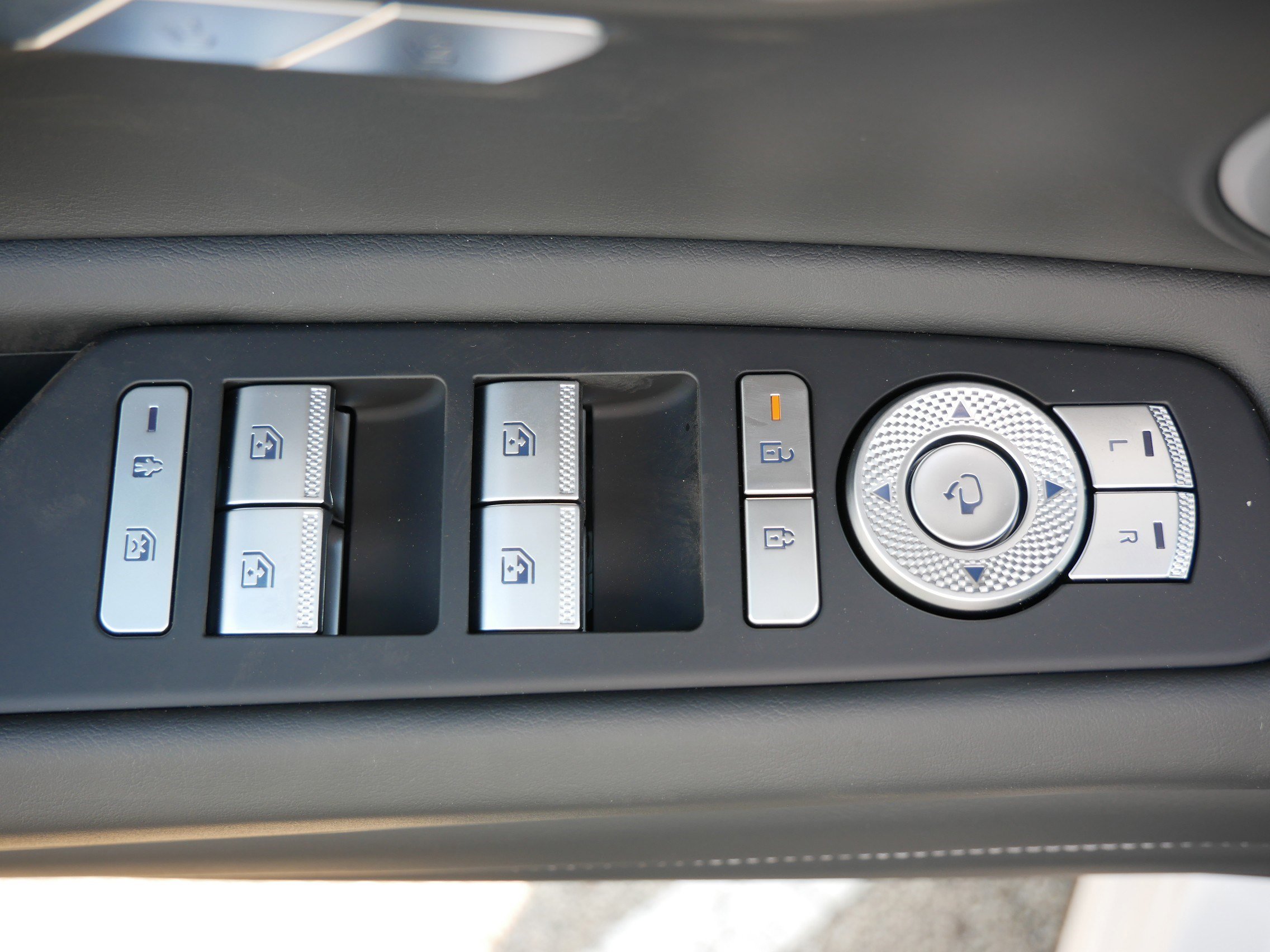 2026 Genesis GV80 Prestige AWD photo 8