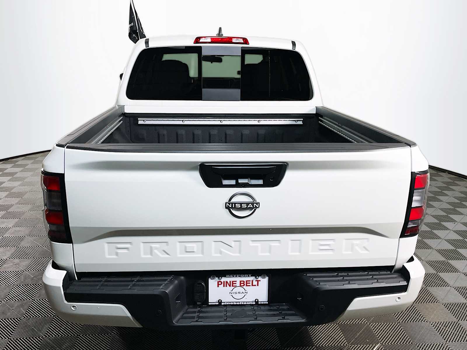 2025 Nissan Frontier SV photo 5