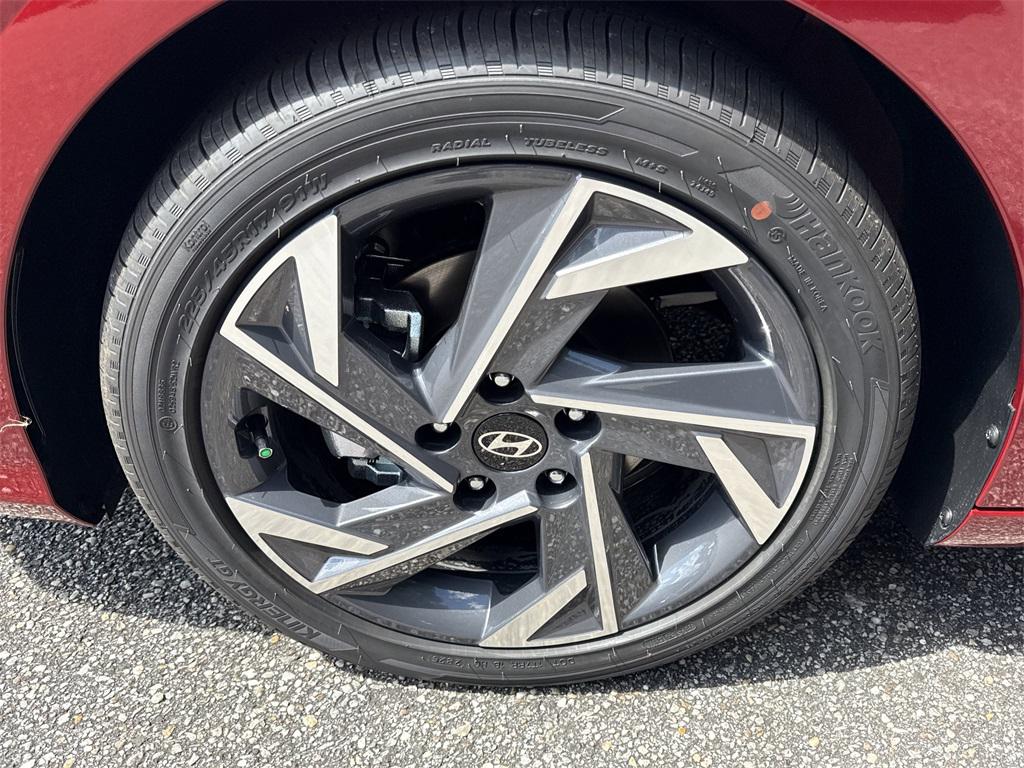 2025 Hyundai Elantra Limited photo 9