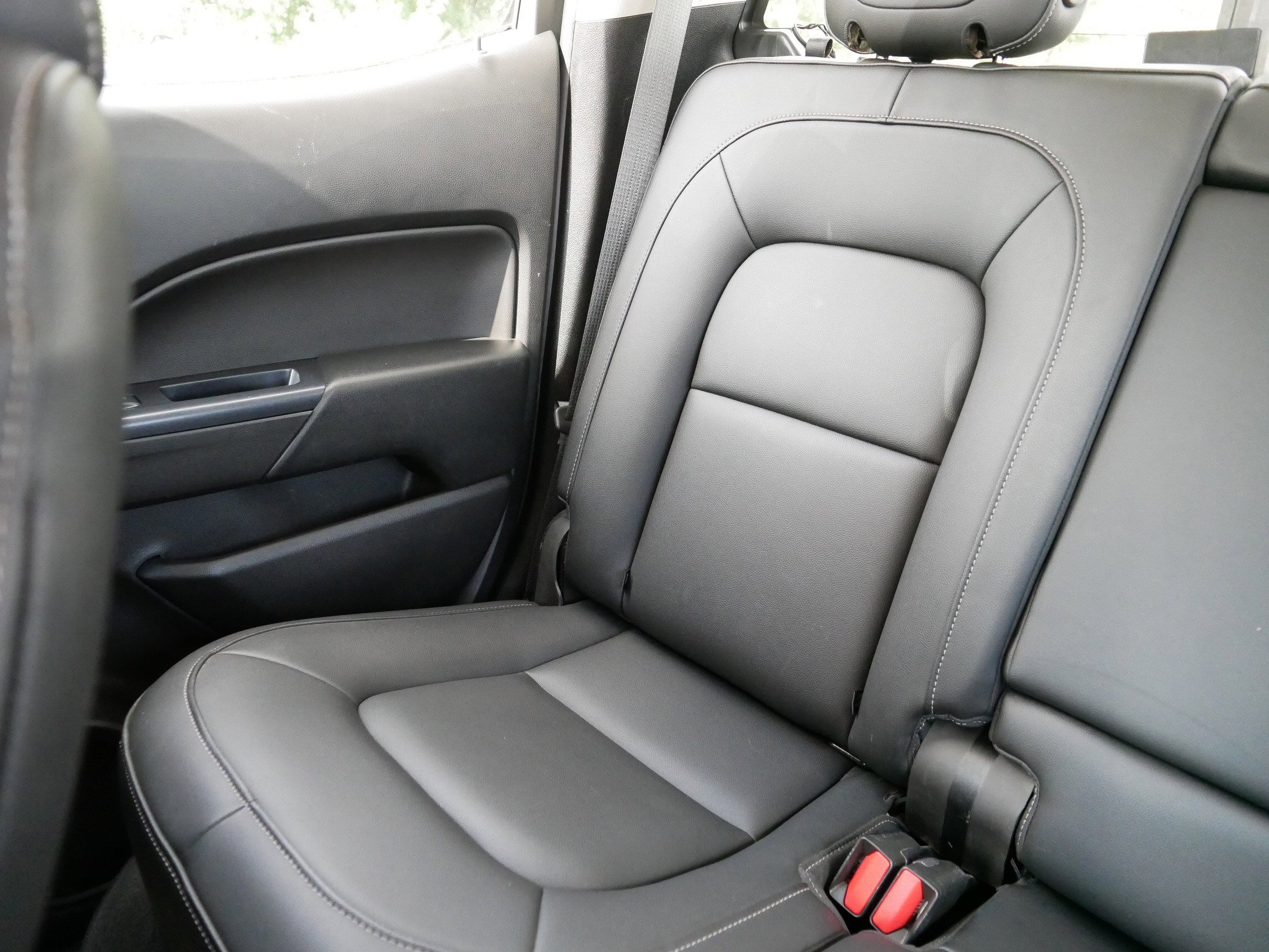 2017 Chevrolet Colorado LT photo 12