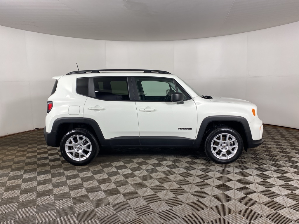 2022 Jeep Renegade Latitude photo 3