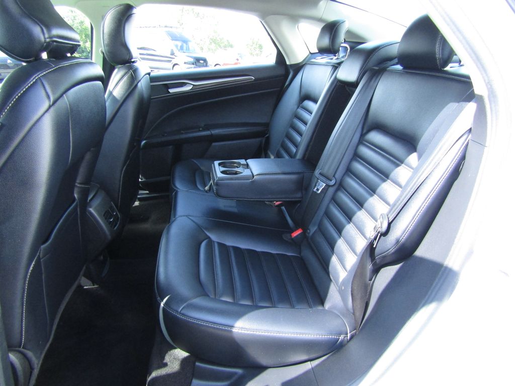 2019 Ford Fusion Hybrid SEL photo 10