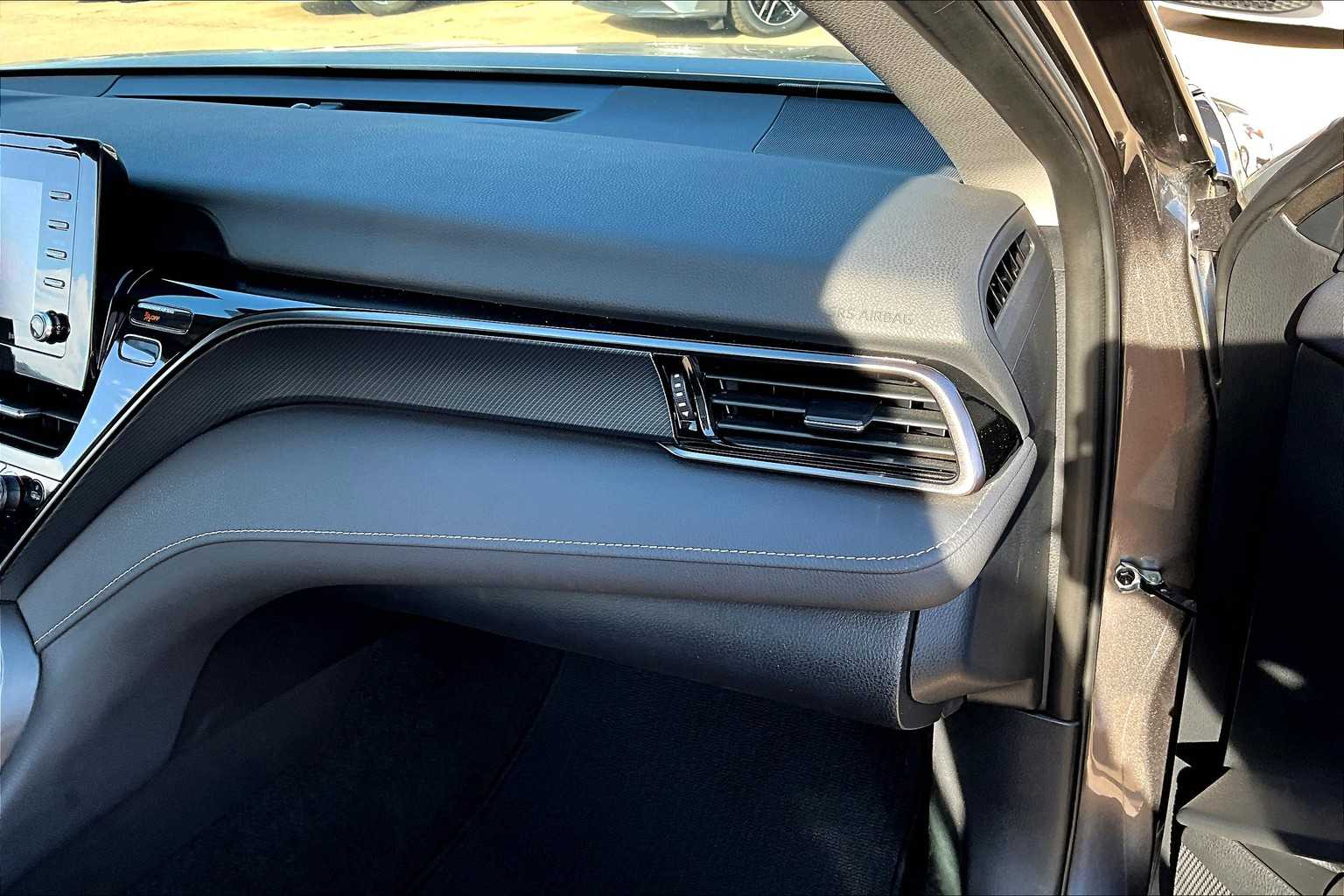 2024 Toyota Camry SE photo 18