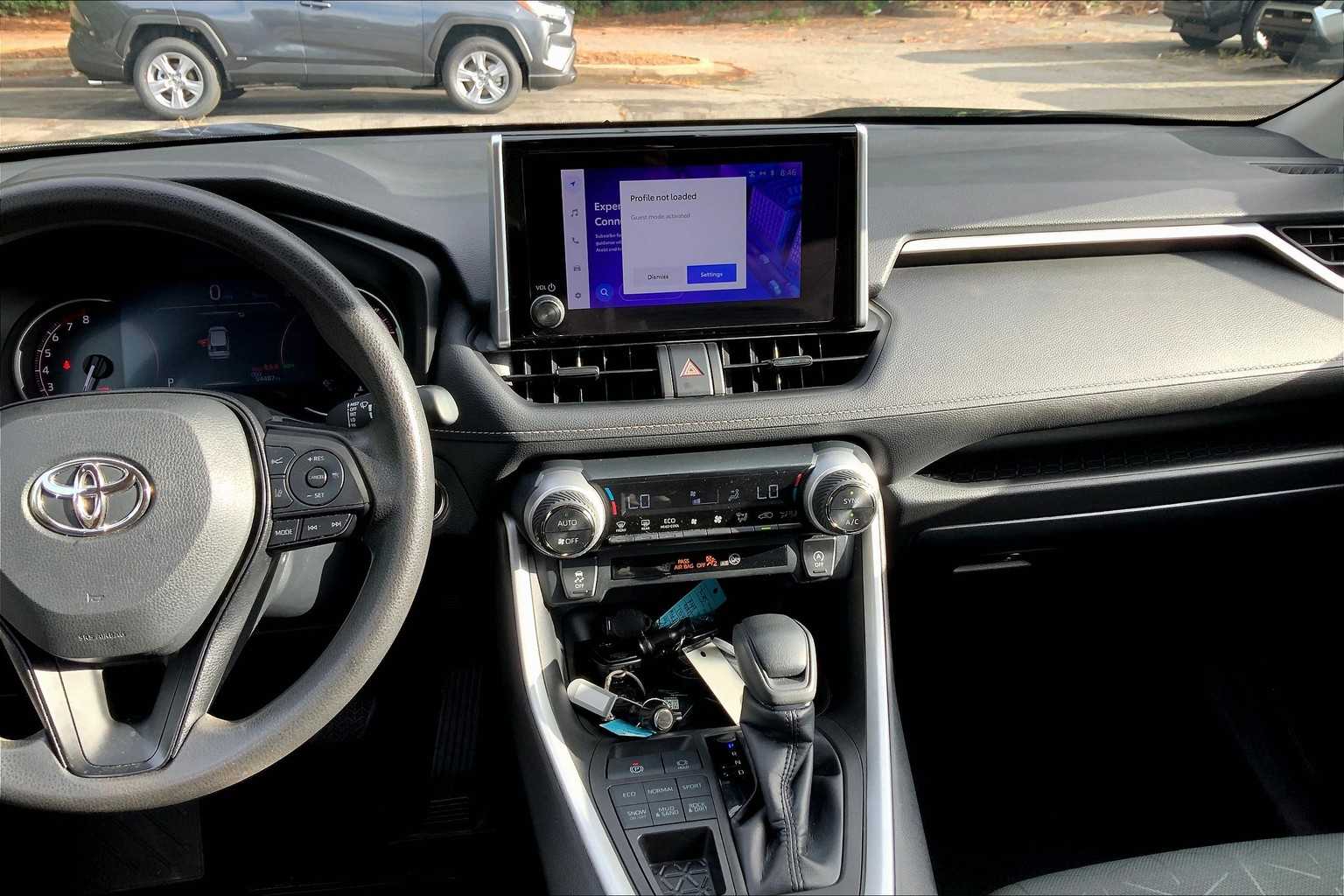 2023 Toyota RAV4 XLE photo 5