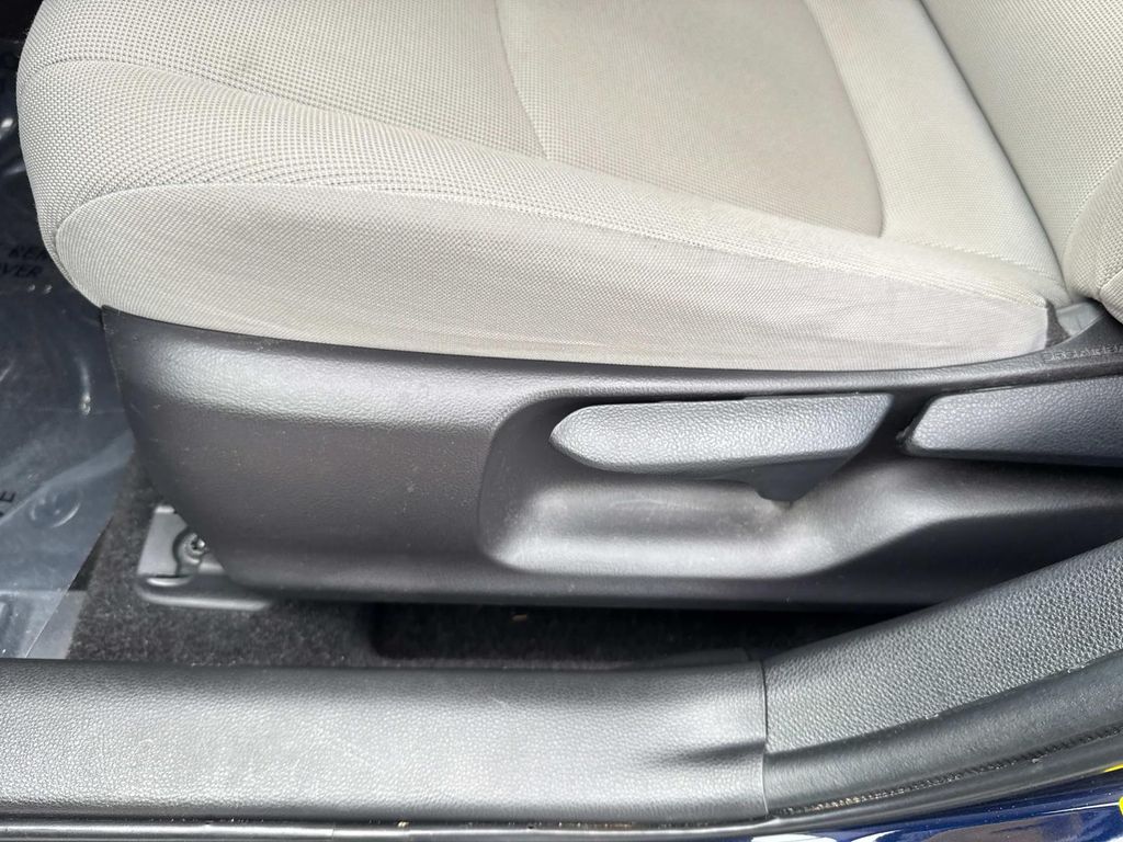 2022 Toyota Corolla LE photo 21