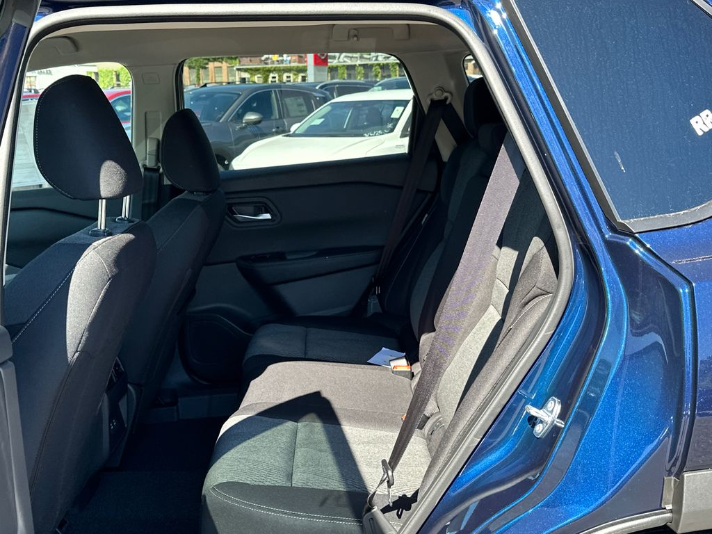 2026 Nissan Rogue SV photo 21