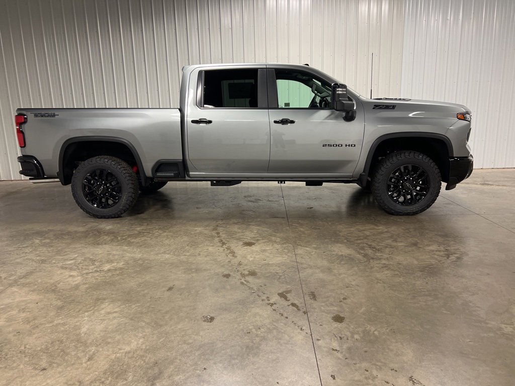 2026 Chevrolet Silverado 2500HD LT photo 2