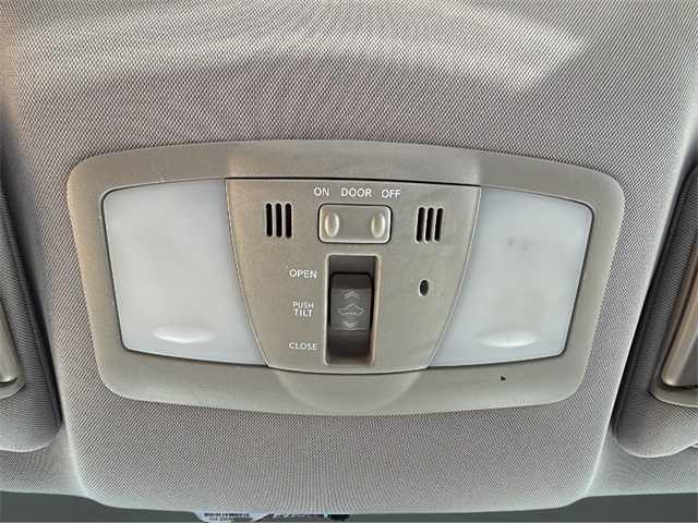 2012 Nissan Maxima SV photo 16