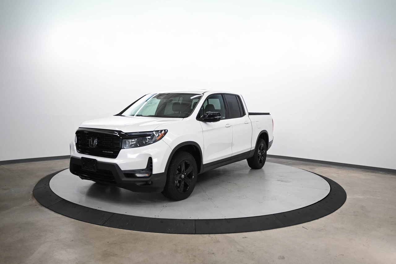 2023 Honda Ridgeline Black Edition photo 3