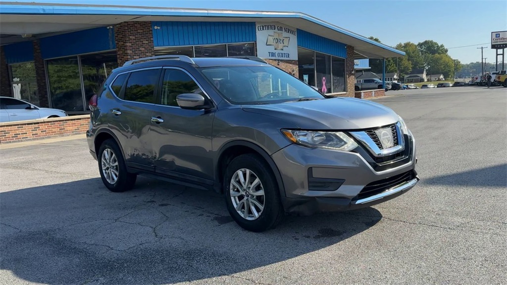 2017 Nissan Rogue SV photo 3