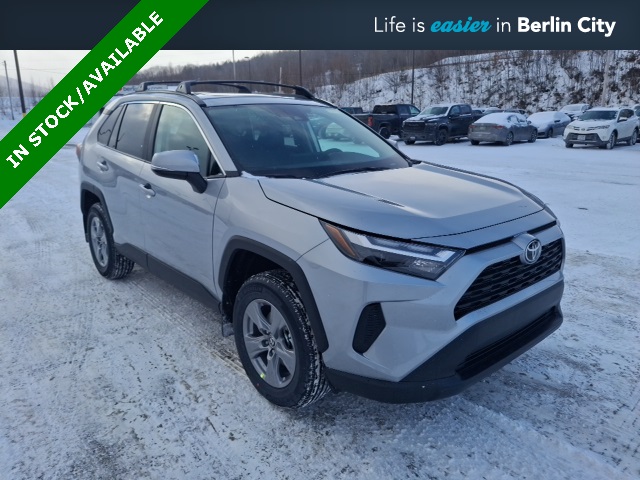 2025 Toyota RAV4 XLE's photo