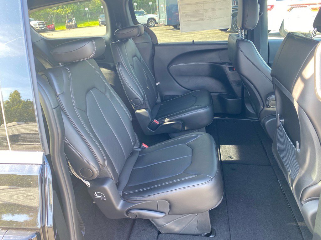 2026 Chrysler Voyager LX photo 11