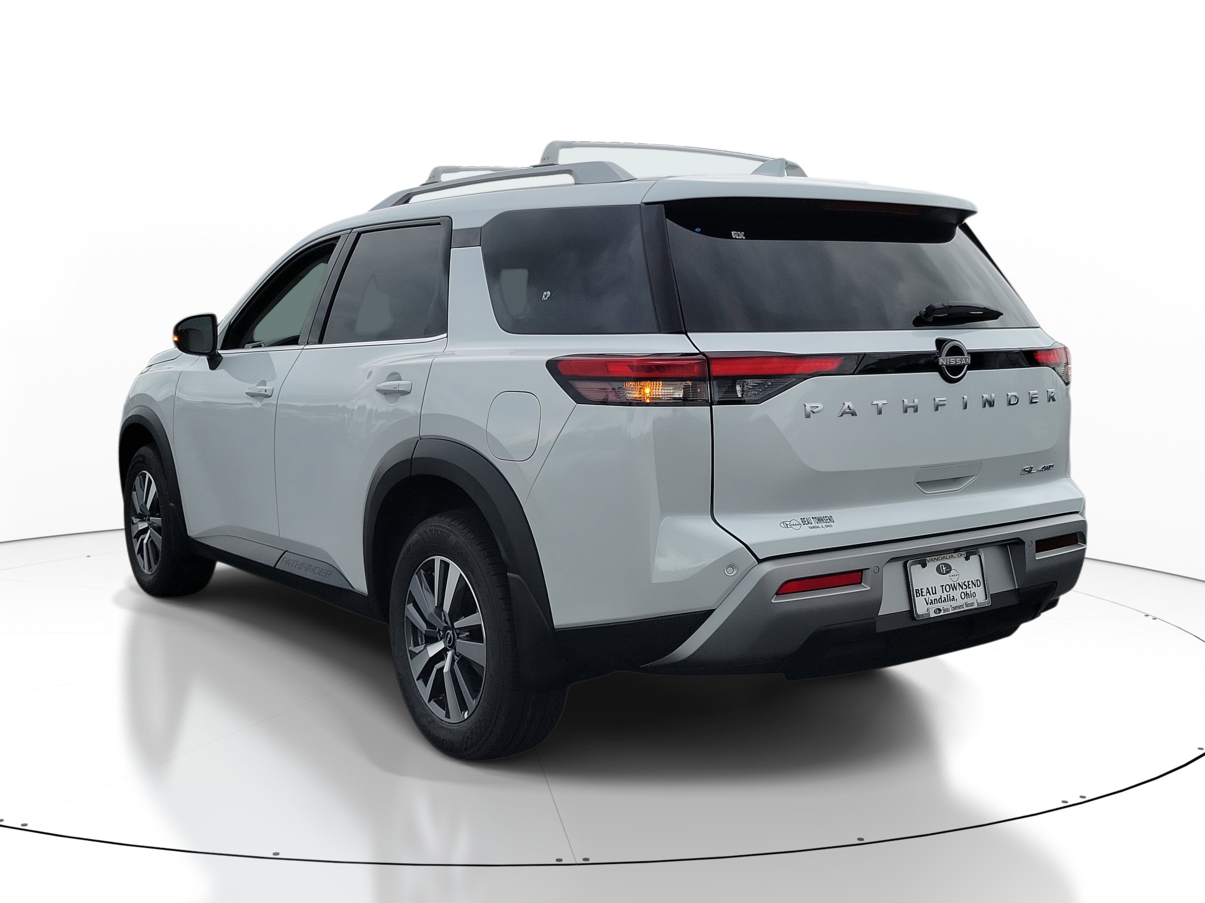 2025 Nissan Pathfinder SL photo 3