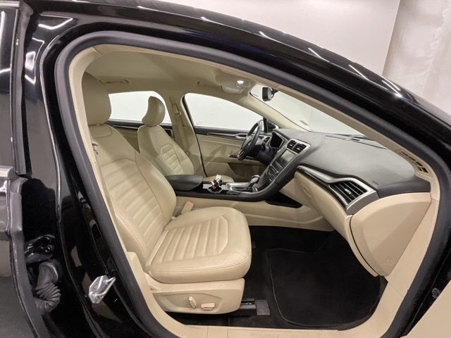 2016 Ford Fusion SE photo 22
