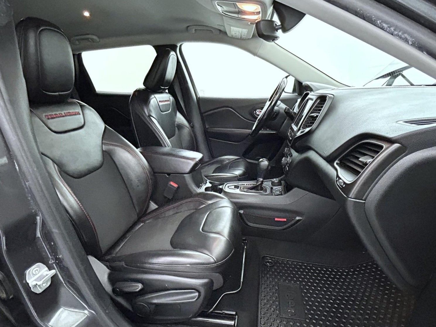 2020 Jeep Cherokee Trailhawk photo 14