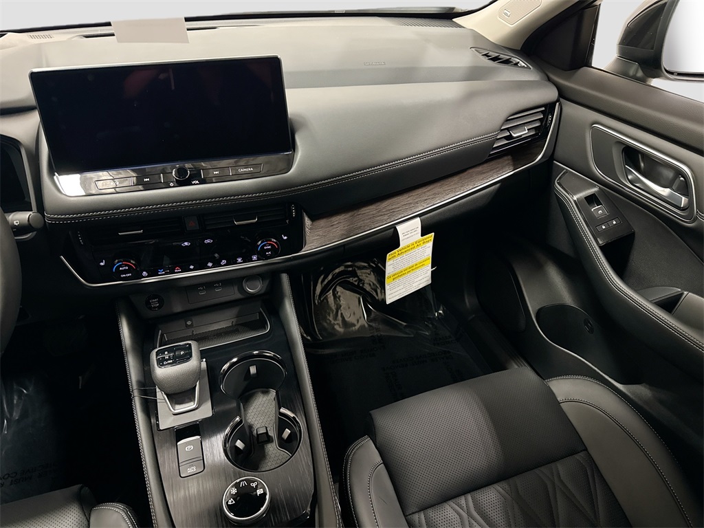 2026 Nissan Rogue Platinum photo 7