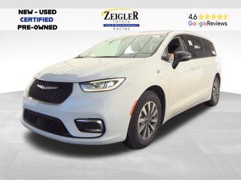 2024 Chrysler Pacifica PHEV Select's photo