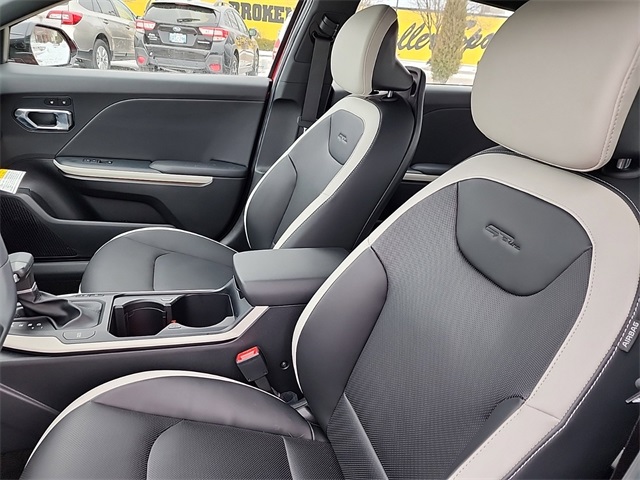 2025 Kia K4 GT-Line Turbo photo 12