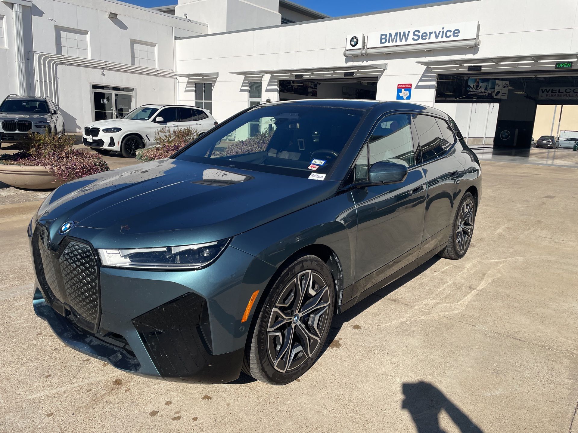 2023 BMW iX Base's photo