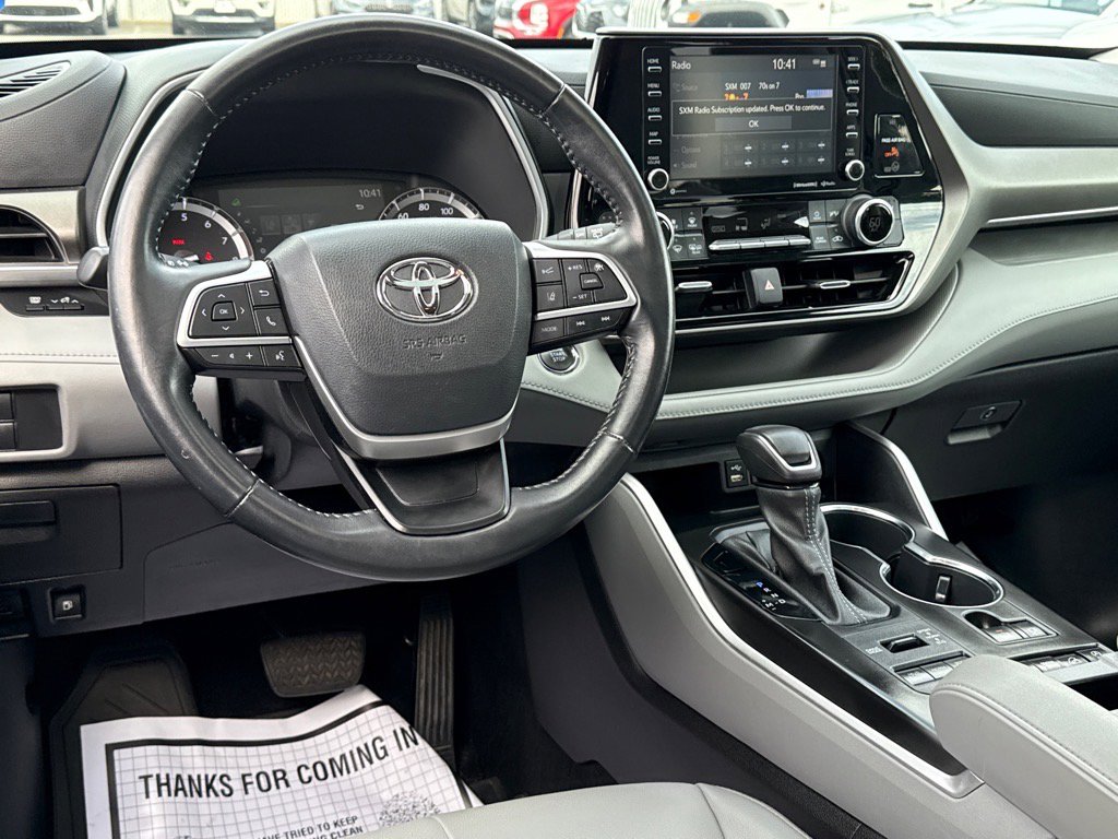 2022 Toyota Highlander XLE photo 2