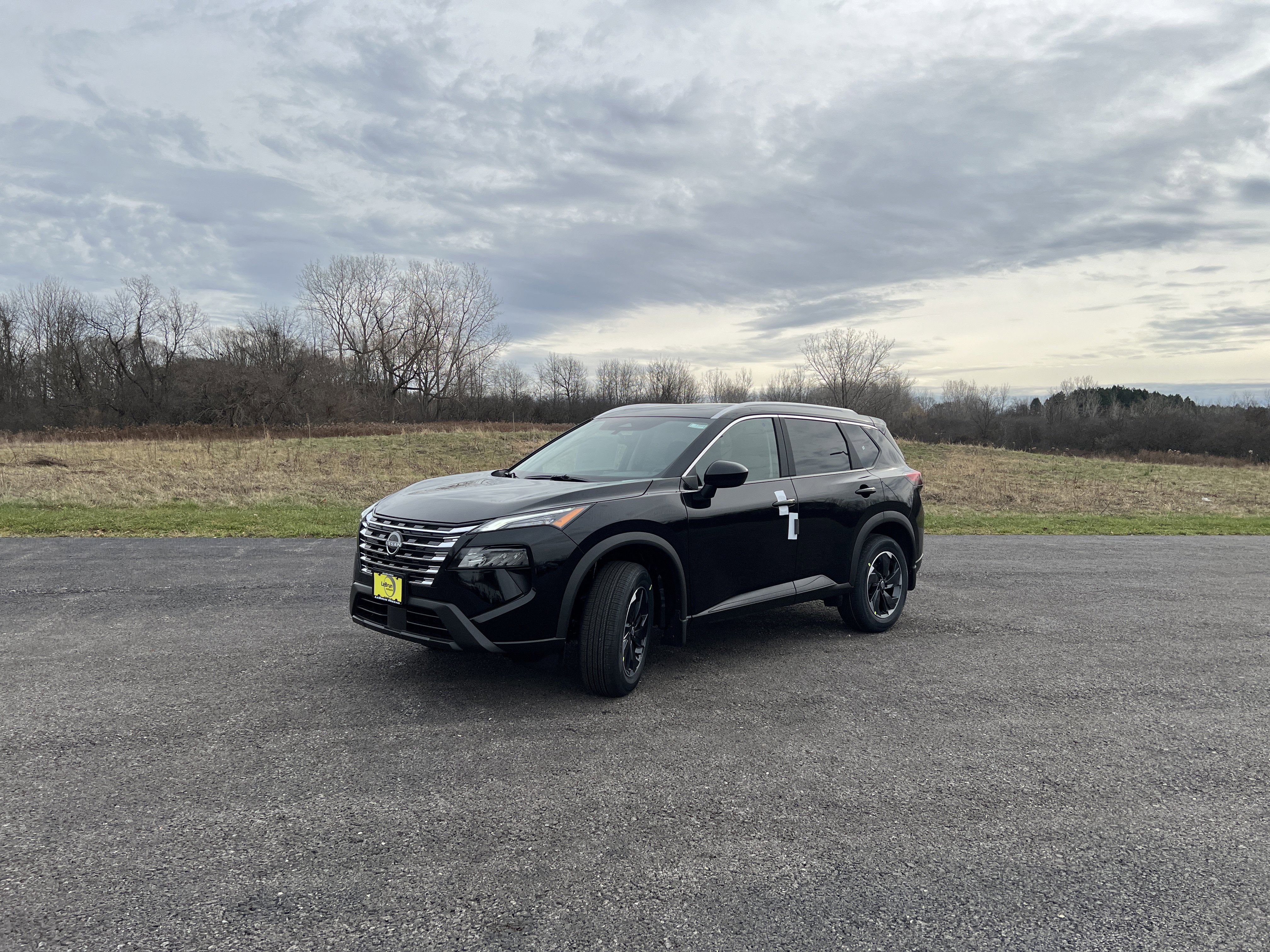 2026 Nissan Rogue SV's photo