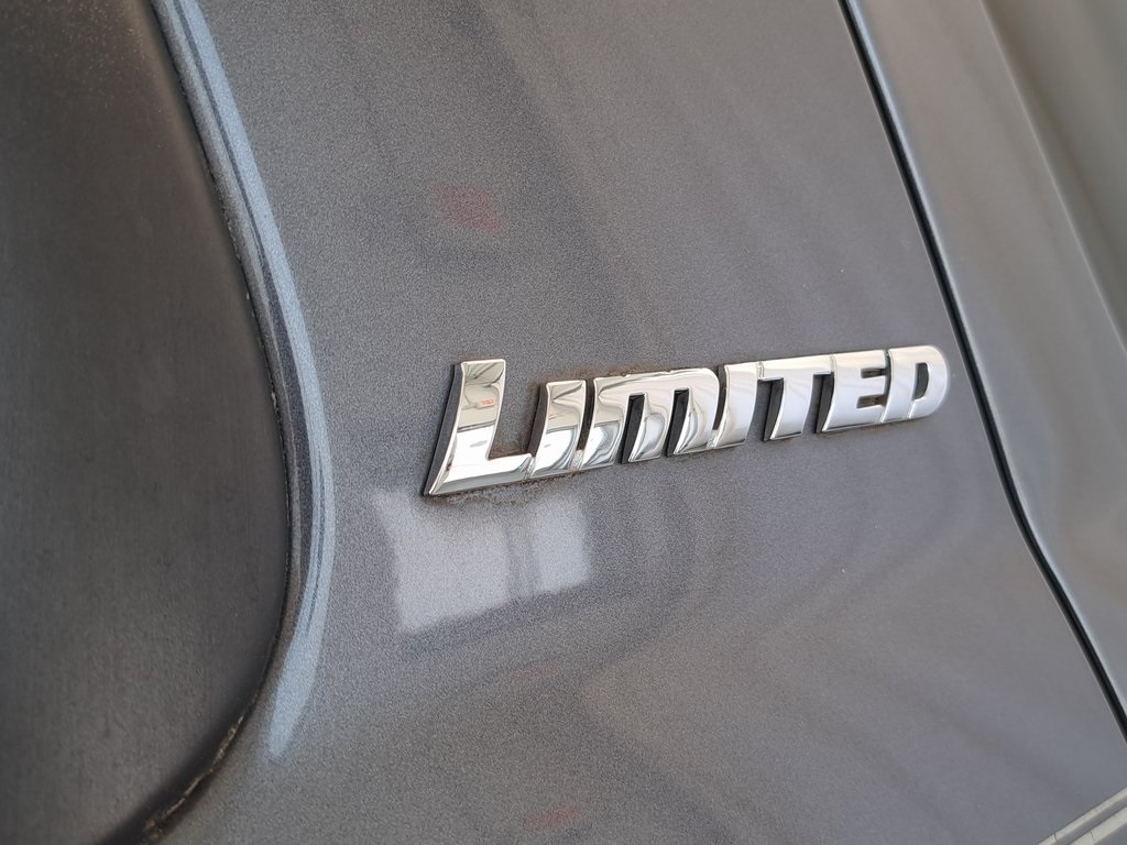 2014 Toyota Sequoia Limited photo 24