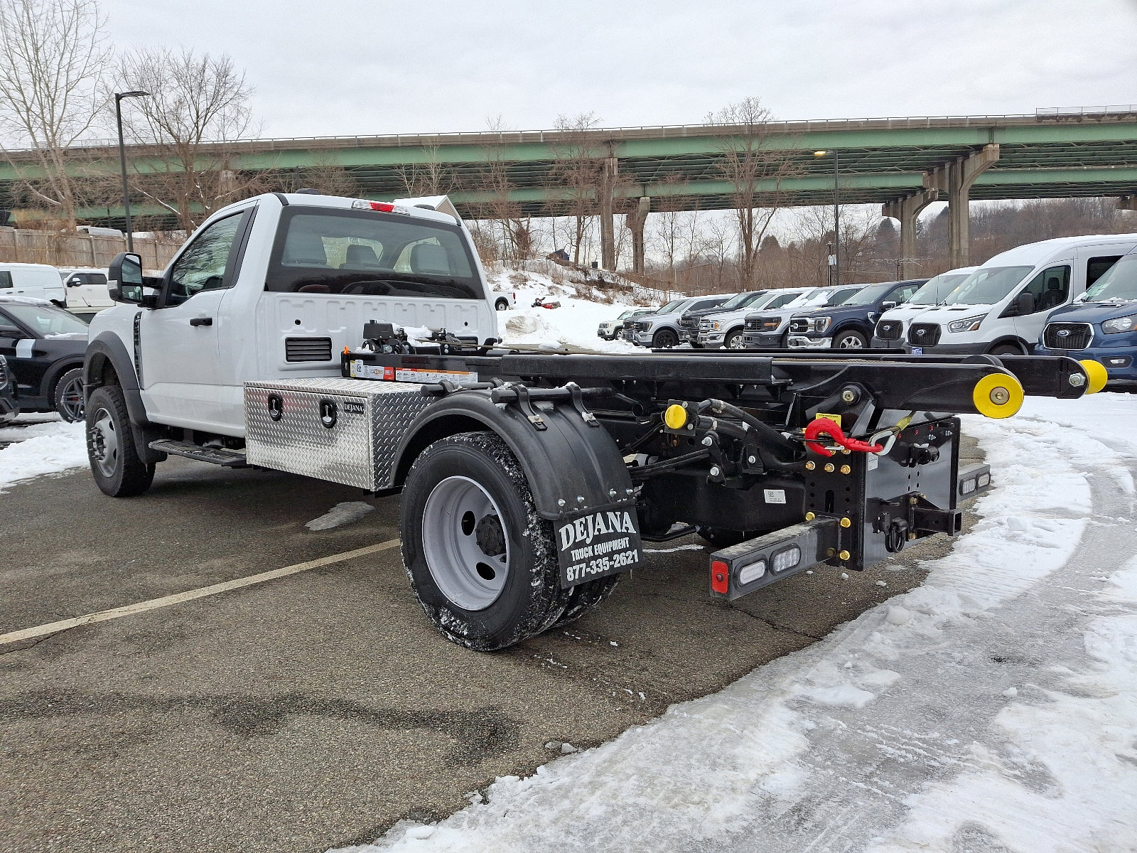 2024 Ford F-600 photo 2