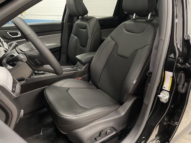 2025 Jeep Compass Latitude photo 4