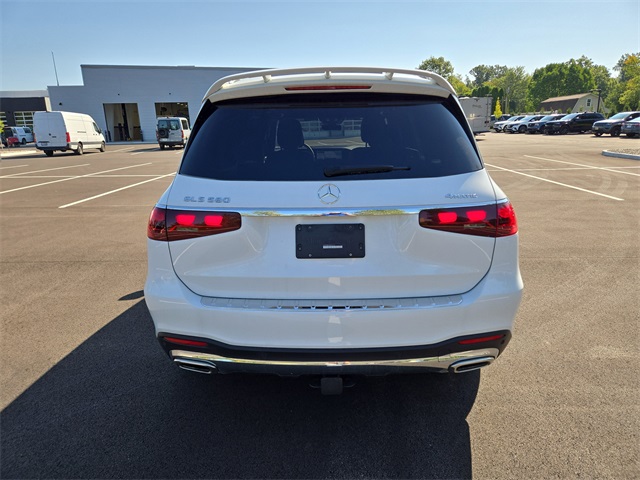 2025 Mercedes Benz GLS 580 4MATIC photo 4