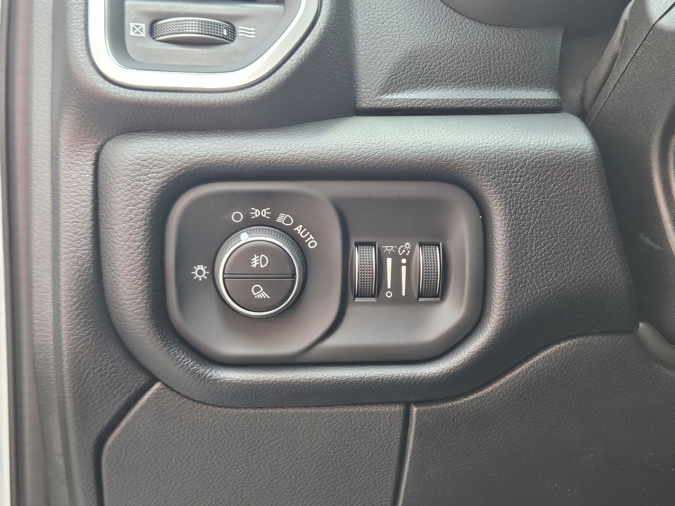 2025 Ram 2500 Laramie photo 17