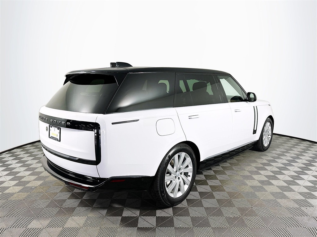 2025 Land Rover Range Rover SE photo 3