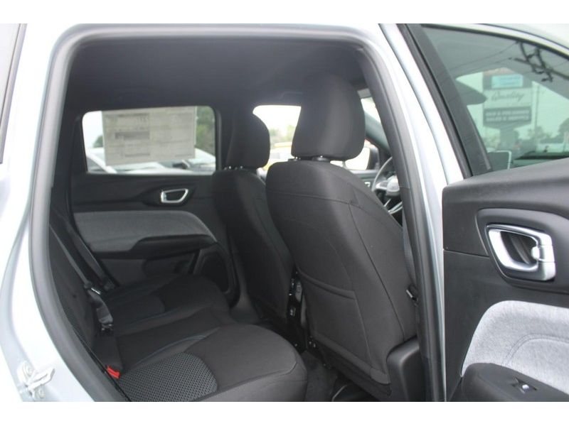 2025 Jeep Compass Sport photo 4