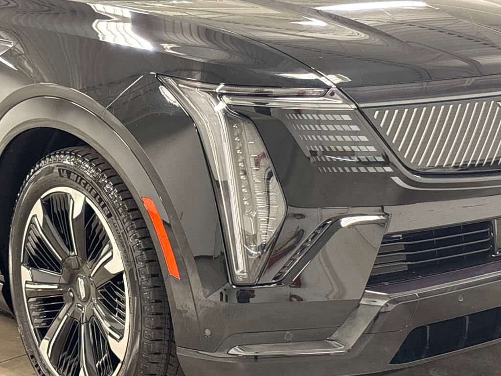 2025 Cadillac Escalade IQ Sport photo 3