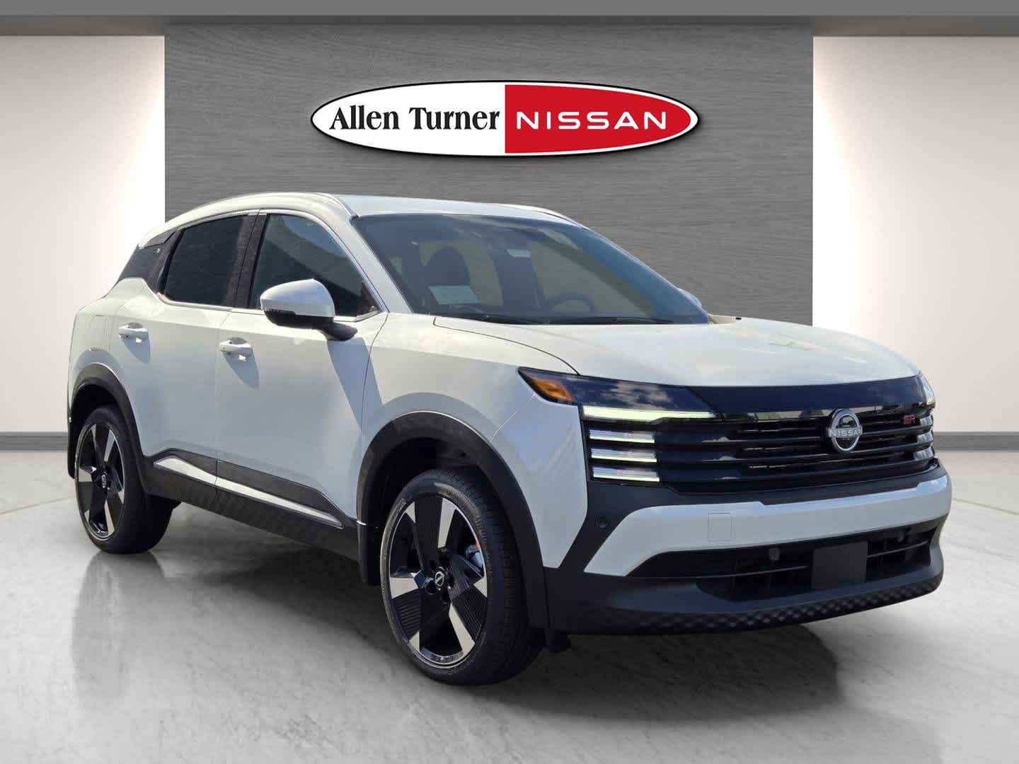 2025 Nissan Kicks SR's photo