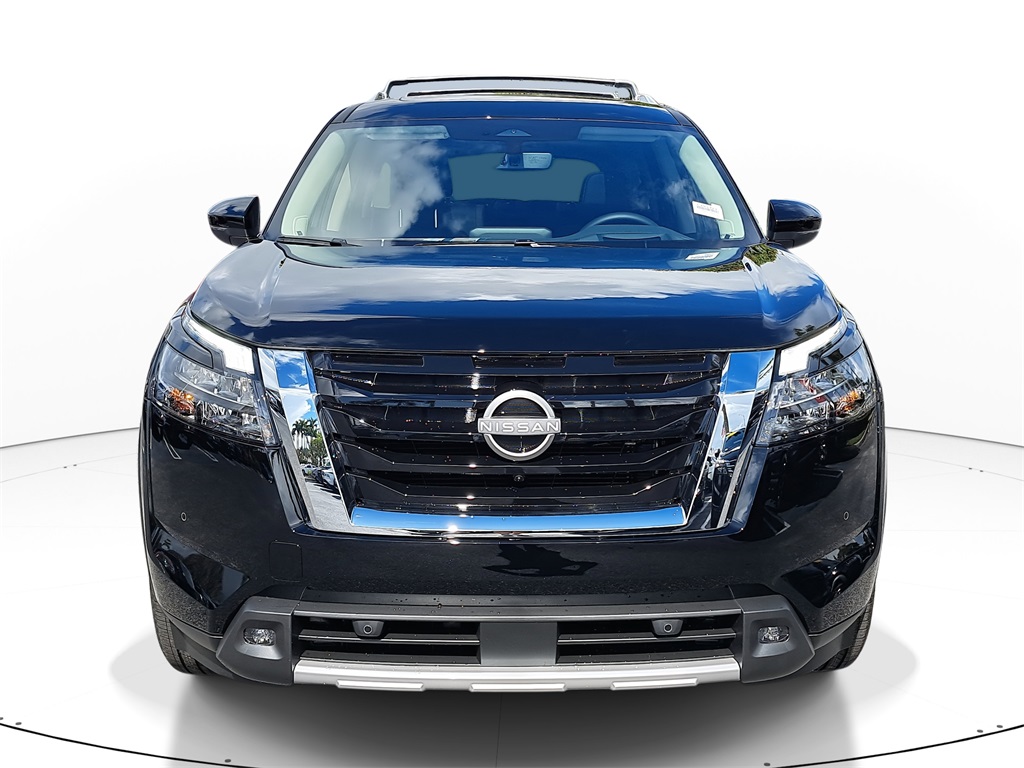 2025 Nissan Pathfinder Platinum photo 3