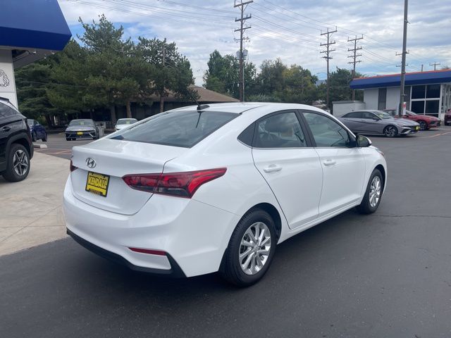 2022 Hyundai Accent SEL photo 2