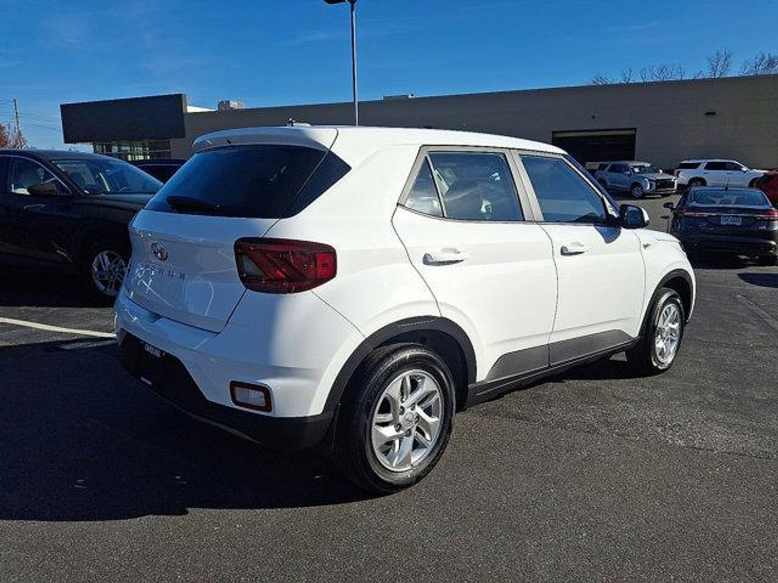 2026 Hyundai Venue SE photo 3