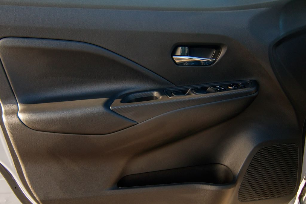 2025 Nissan Versa SV photo 7