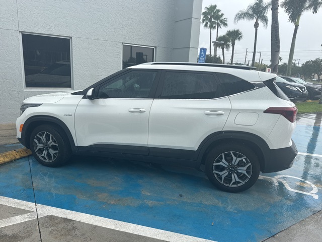 2021 Kia Seltos EX photo 2